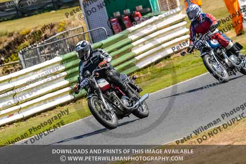 Vintage motorcycle club;eventdigitalimages;mallory park;mallory park trackday photographs;no limits trackdays;peter wileman photography;trackday digital images;trackday photos;vmcc festival 1000 bikes photographs